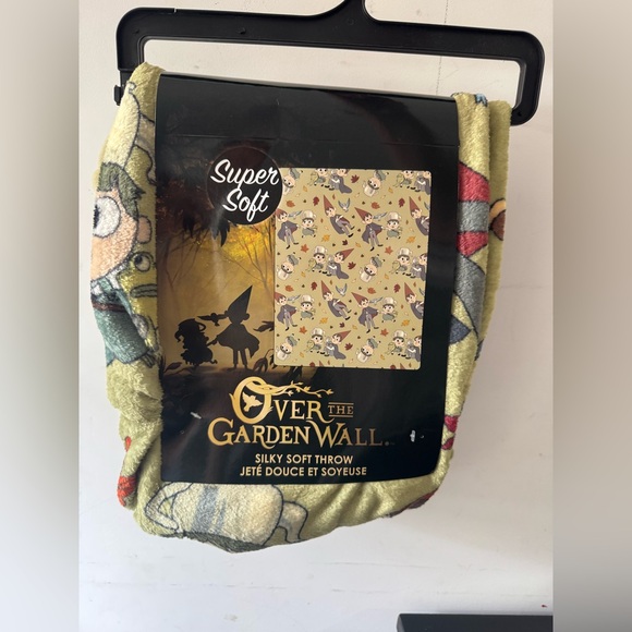 Cartoon Network Over The Garden Wall Group Leaves Throw Blanket - Picture 2 of 3
